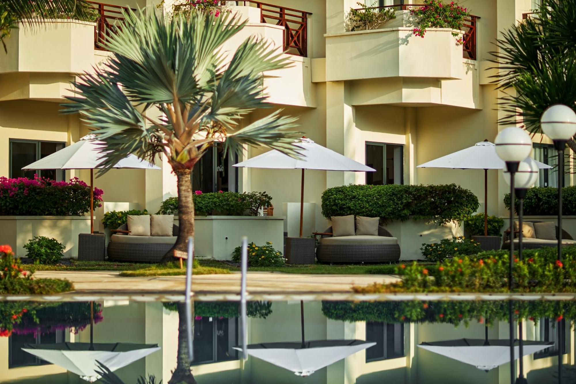 Grand Mirage Resort & Thalasso Bali Nusa Dua  Exterior photo The pool at the hotel